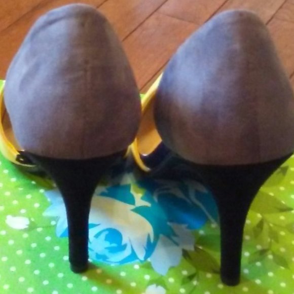 NWT Chinese Laundry heels - size 7 - grey/gold suede - Picture 3 of 3